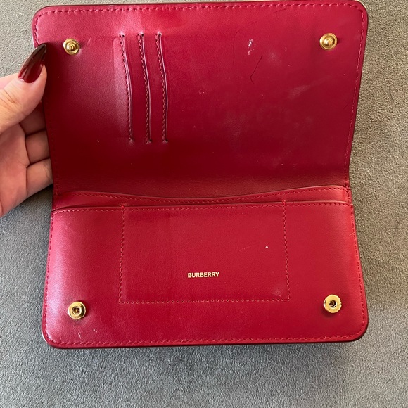 Burberry Leather Rowe Snap
Wallet Red - Picture 3 of 8